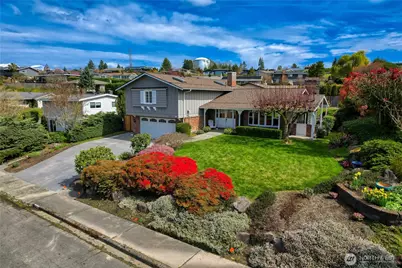 2008 121st Avenue SE, Bellevue, WA 98005 - Photo 1