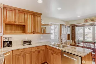 2008 121st Ave SE, Bellevue, WA 98005 - Photo 8