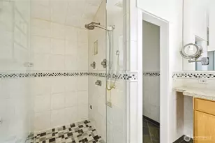 8449 W Mercer Way, Mercer Island, WA 98040 - Photo 28