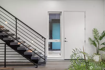 1114 26th Avenue #C, Seattle, WA 98122 - Photo 2