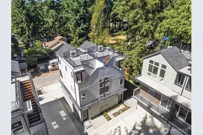 10752 Interlake Avenue N, Seattle, WA 98133 - Photo 18