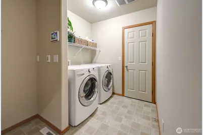 252 Quincy Avenue NE, Renton, WA 98059 - Photo 8