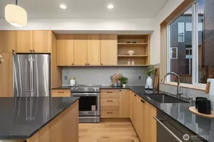 1808 E Mercer St, Seattle, WA 98112 - Photo 12