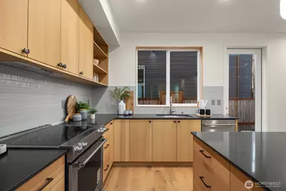 1808 E Mercer Street, Seattle, WA 98112 - Photo 10