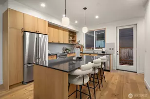 1808 E Mercer St, Seattle, WA 98112 - Photo 10