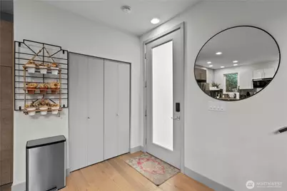 4329 Woodland Park Avenue N, Seattle, WA 98103 - Photo 4