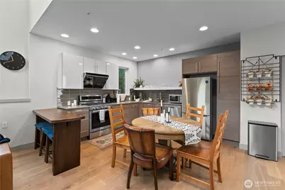 4329 Woodland Park Avenue N, Seattle, WA 98103 - Photo 6