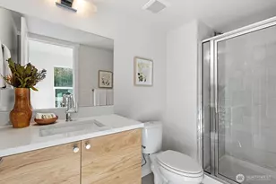 706 Newport Way NW, Issaquah, WA 98027 - Photo 4