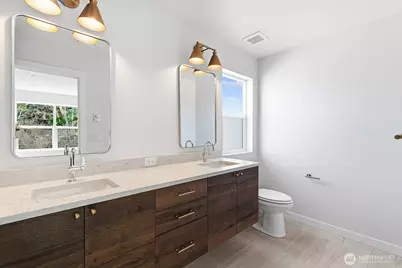 728 Newport Way NW, Issaquah, WA 98027 - Photo 10