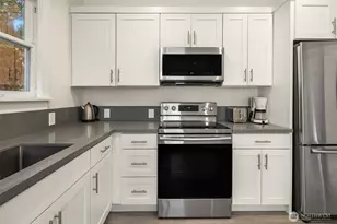 250 NE 50th St, Seattle, WA 98105 - Photo 14