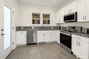 250 NE 50th St, Seattle, WA 98105 - Photo 12