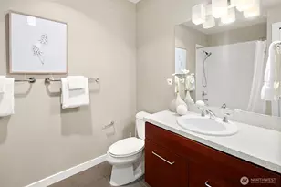 655 Crockett St, Seattle, WA 98109 - Photo 18