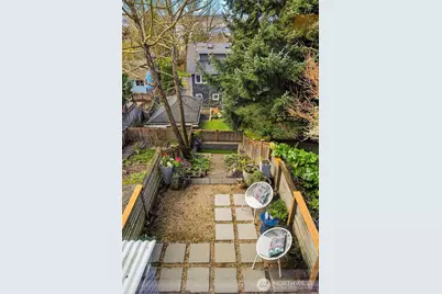 4243 Palatine Avenue N, Seattle, WA 98103 - Photo 10