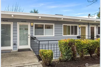 4243 Palatine Avenue N, Seattle, WA 98103 - Photo 2