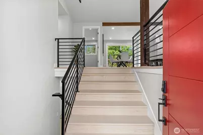 7407 25th Avenue NE, Seattle, WA 98115 - Photo 2