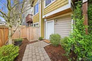 4037 7th Ave NE, Seattle, WA 98105 - Photo 2