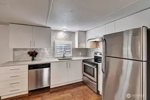 18425 NE 95th St, Redmond, WA 98052 - Photo 2