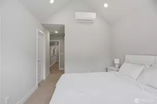 13339 Greenwood Ave N, Seattle, WA 98133 - Photo 16