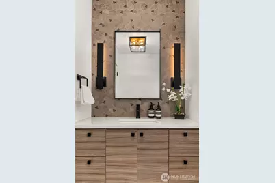 1111 37th Avenue E, Seattle, WA 98112 - Photo 16