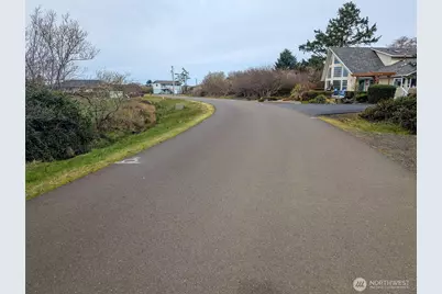 572 Puffin Avenue NE, Ocean Shores, WA 98569 - Photo 4