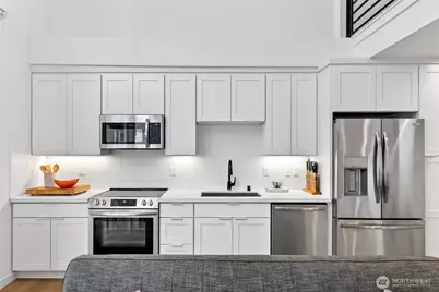 6320 41st Avenue SW #B, Seattle, WA 98136 - Photo 10