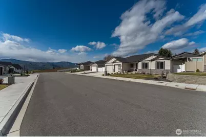 2637 Patriot Way SE, East Wenatchee, WA 98802 - Photo 2