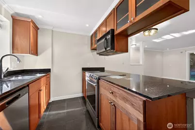 14010 NE 181st Place #C102, Woodinville, WA 98072 - Photo 10