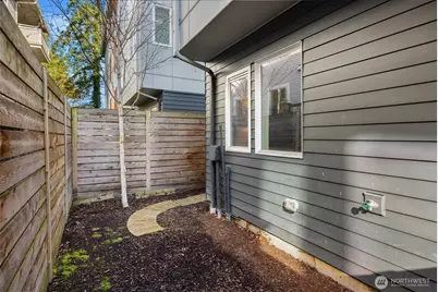 12526 15th Avenue NE #D, Seattle, WA 98125 - Photo 30
