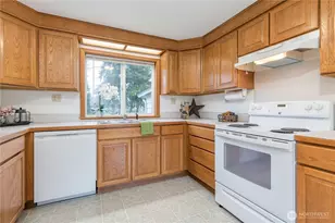 9229 S 200th St, Kent, WA 98031 - Photo 2