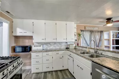 16027 W Division Street, Mount Vernon, WA 98273 - Photo 10