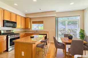 5583 Lakemont Blvd SE, Bellevue, WA 98006 - Photo 6