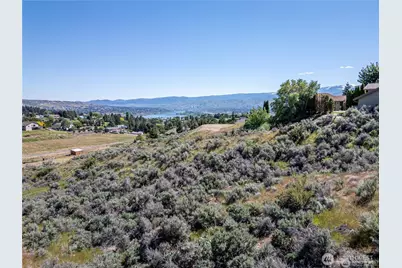 327 Mahogany Lane, Wenatchee, WA 98801 - Photo 2