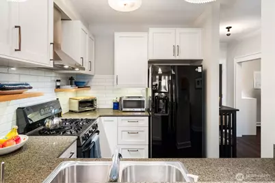 3217 Eastlake Avenue E #210, Seattle, WA 98102 - Photo 16