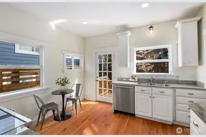 2556 10th Avenue W, Seattle, WA 98119 - Photo 14