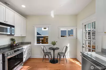 2556 10th Avenue W, Seattle, WA 98119 - Photo 12