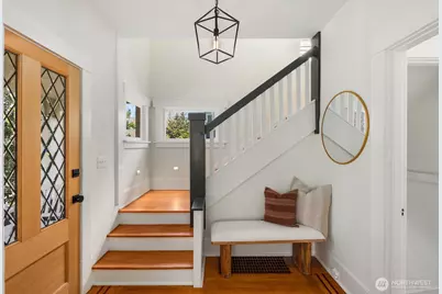 2556 10th Avenue W, Seattle, WA 98119 - Photo 4