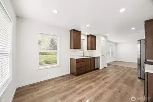 11510 E Riverside Dr, Bothell, WA 98011 - Photo 10