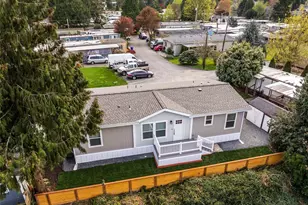 11510 E Riverside Dr, Bothell, WA 98011 - Photo 2