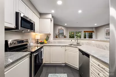 18501 SE Newport Way #H236, Issaquah, WA 98027 - Photo 8