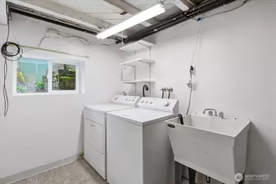 8553 Dayton Avenue N, Seattle, WA 98103 - Photo 16