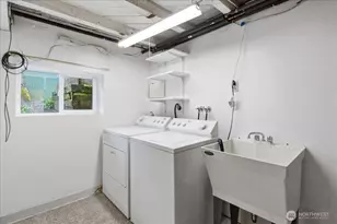 8553 Dayton Ave N, Seattle, WA 98103 - Photo 16