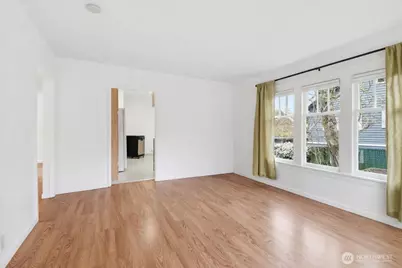 8553 Dayton Avenue N, Seattle, WA 98103 - Photo 4