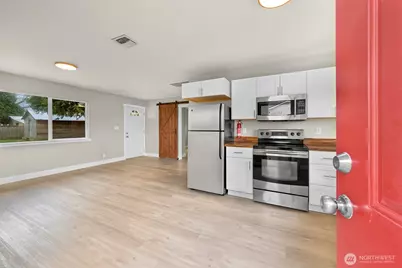 310 W 3rd Street, Nooksack, WA 98276 - Photo 6