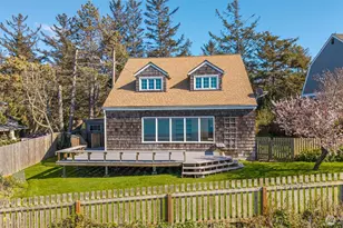 1369 Chatham Ln, Oak Harbor, WA 98277 - Photo 2