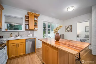 1310 Queen Anne Avenue N #15, Seattle, WA 98109 - Photo 10