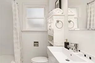 8041 12th Ave NE, Seattle, WA 98115 - Photo 16