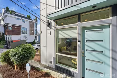 2001 13th Avenue W, Seattle, WA 98119 - Photo 2