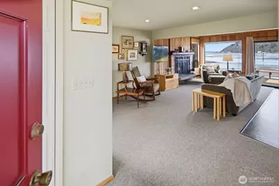 8208 Sandy Hook Drive, Clinton, WA 98236 - Photo 4