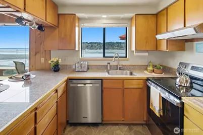 8208 Sandy Hook Drive, Clinton, WA 98236 - Photo 10