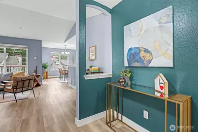 18505 SE Newport Way #C214, Issaquah, WA 98027 - Photo 2